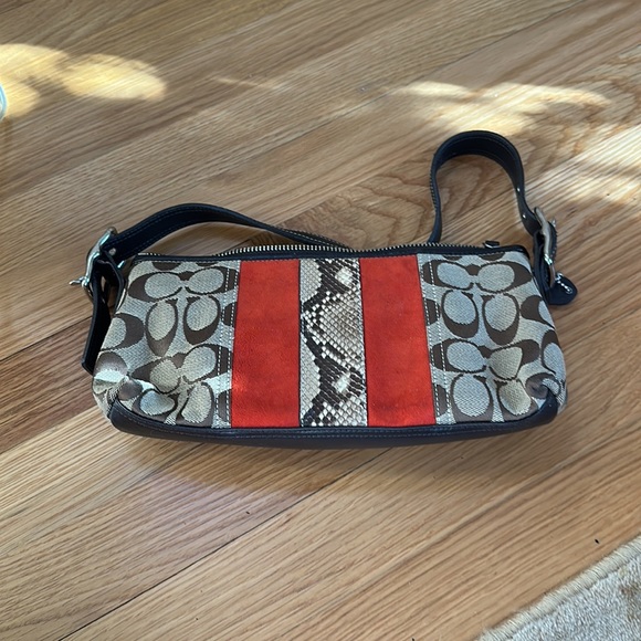 Coach hard to find pattern - Picture 5 of 5